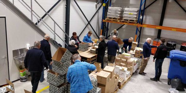 SHOE Voorbereiden kerstpakketten 2018 (2)